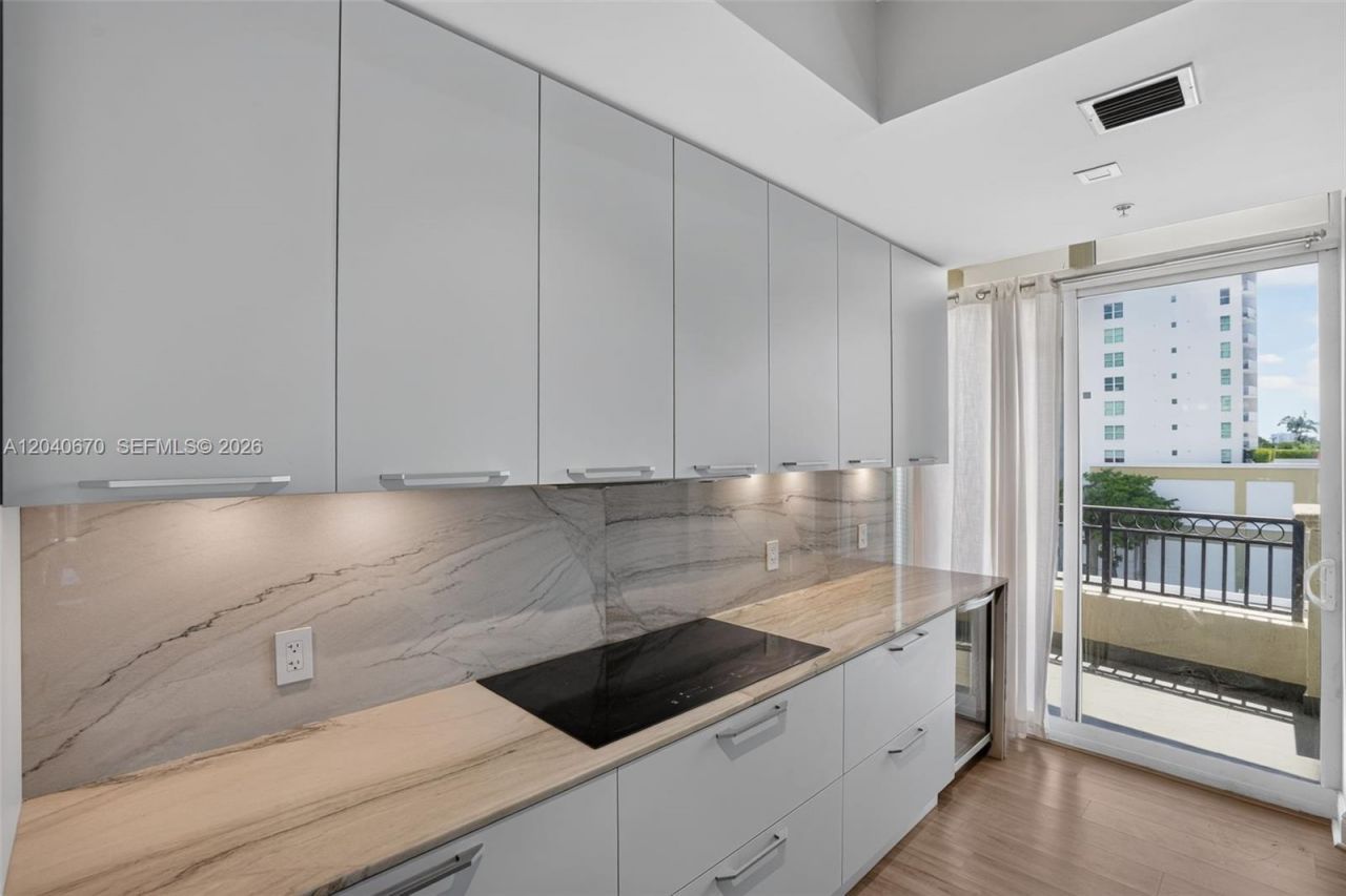3232 SW 22nd Ter, Unit 601, Miami, FL 33145 Photo