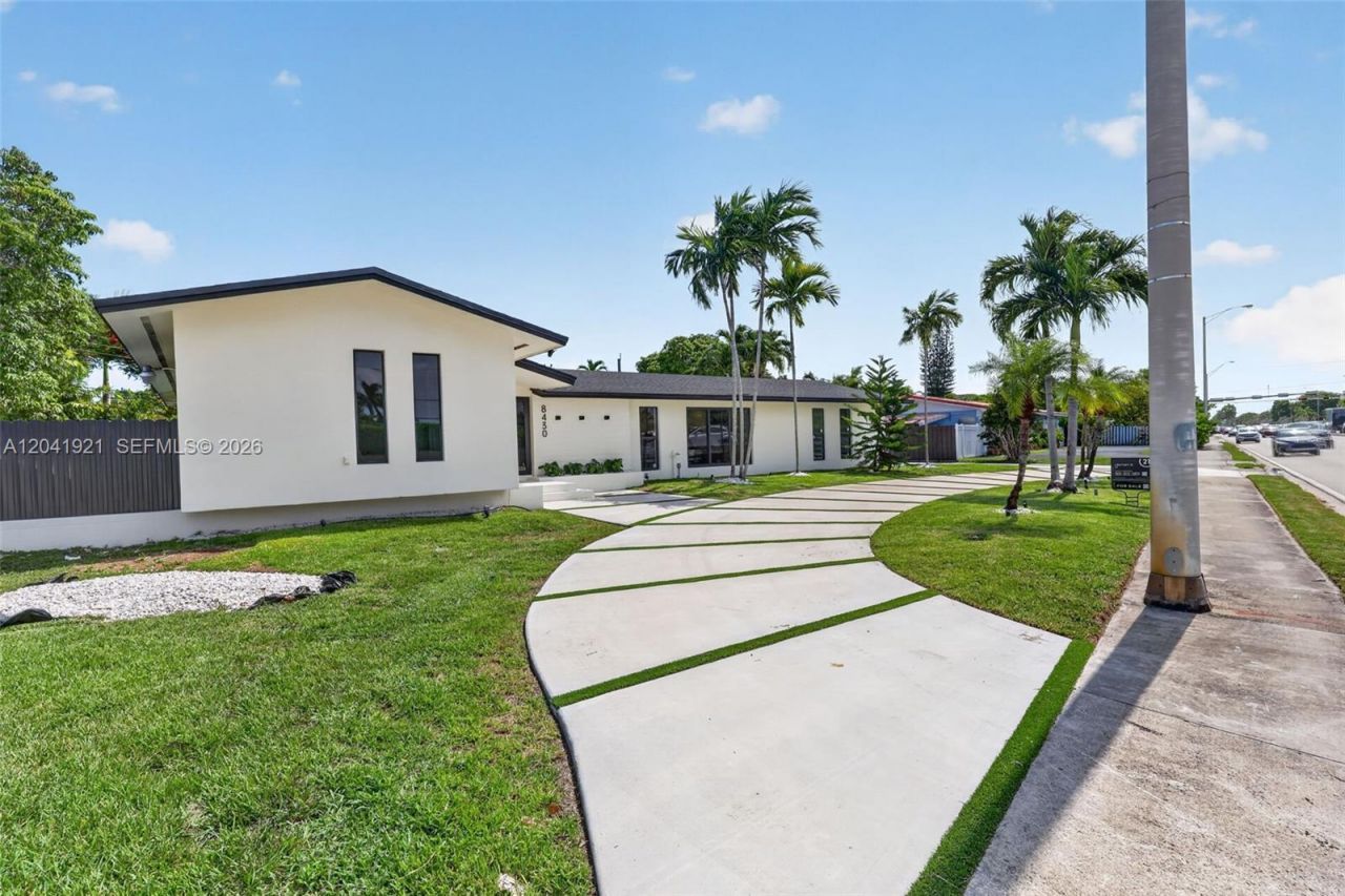 8430 SW 88th St, Miami, FL 33156 Photo