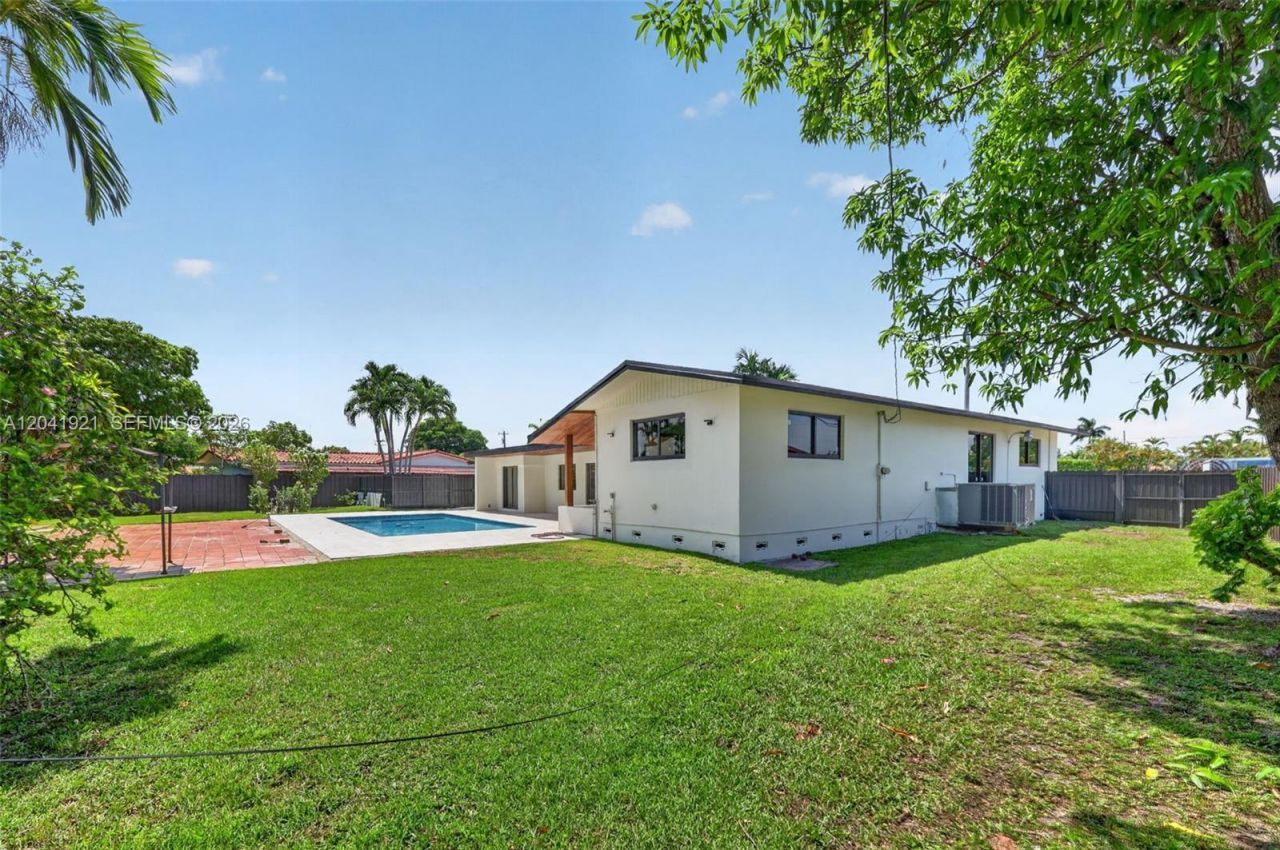 8430 SW 88th St, Miami, FL 33156 Photo