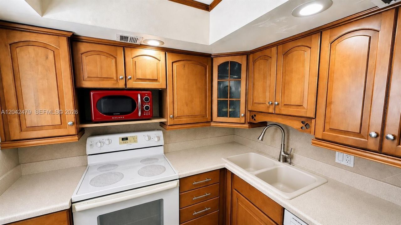 2671 S Course Dr , Unit 208, Pompano Beach, FL 33069 Photo