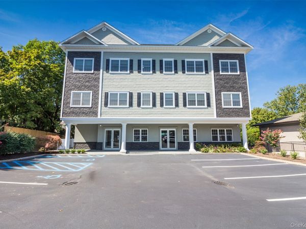 41 Green Street , Unit 2D, Huntington, NY 11743