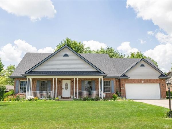 913 Golden Beech Drive, Brookville, OH 45309