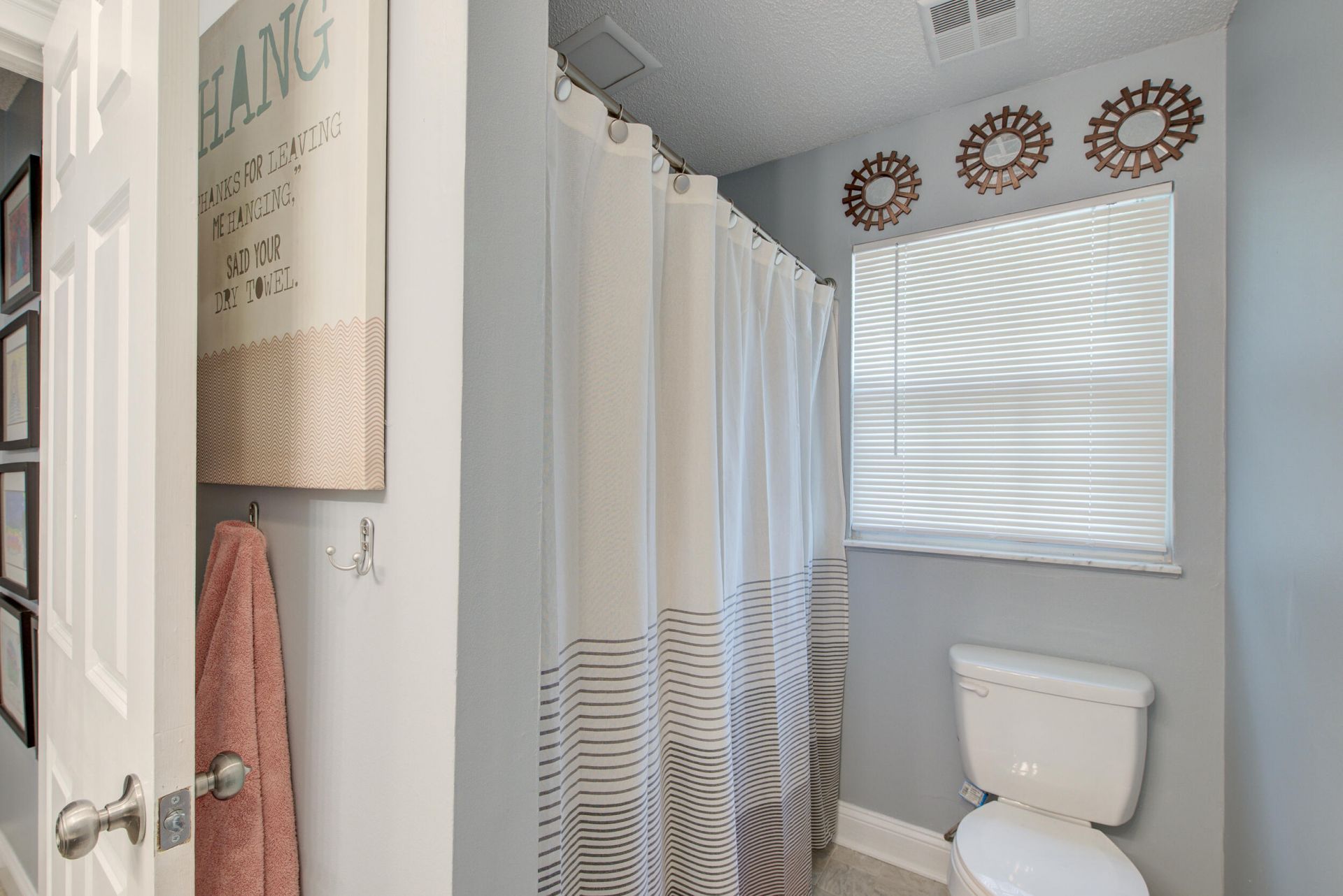 115 Challis Court Photo 33