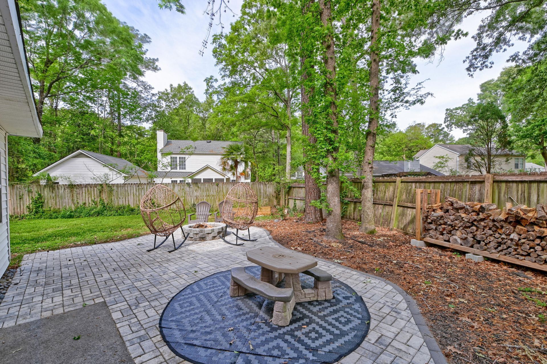 115 Challis Court Photo 43