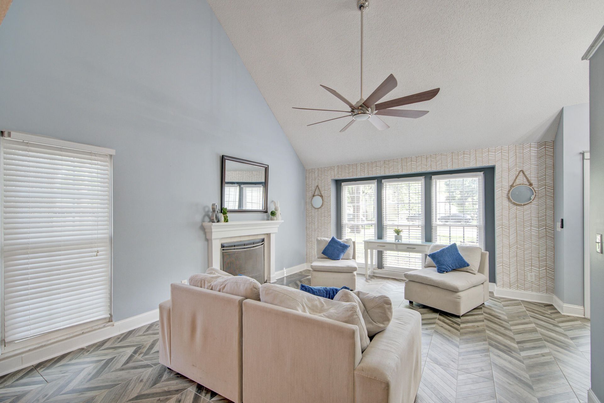 115 Challis Court Photo 7