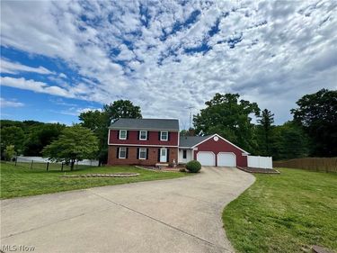1679 Lakeview Square NE, Bolivar, OH 44612