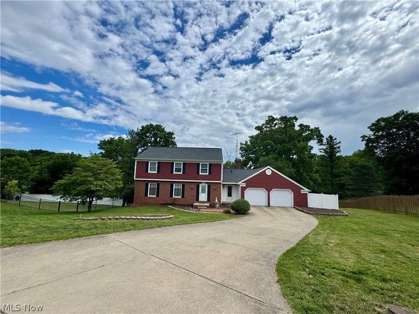 1679 Lakeview Square NE, Bolivar, OH 44612