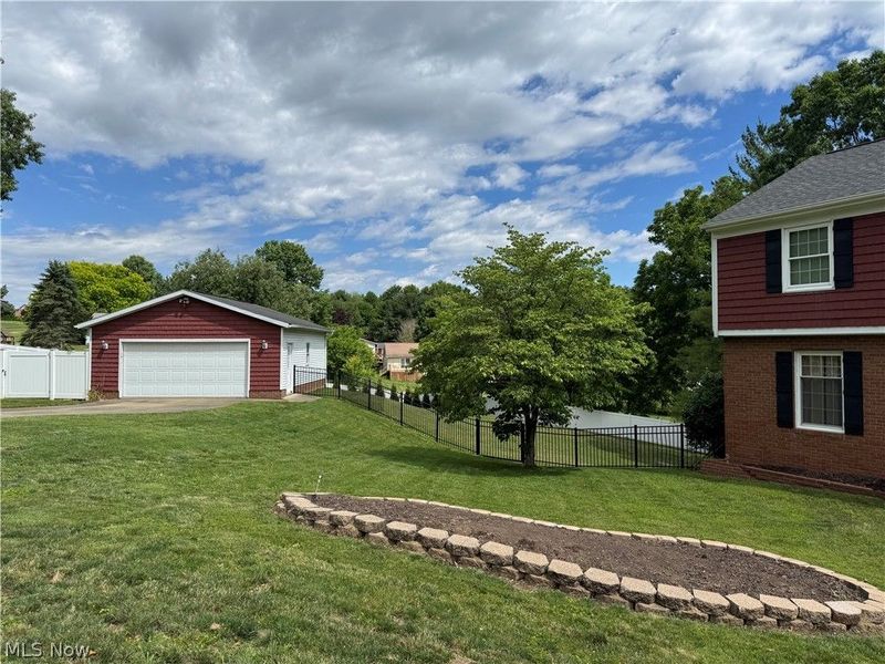 1679 Lakeview Square NE, Bolivar, OH 44612 Photo 3