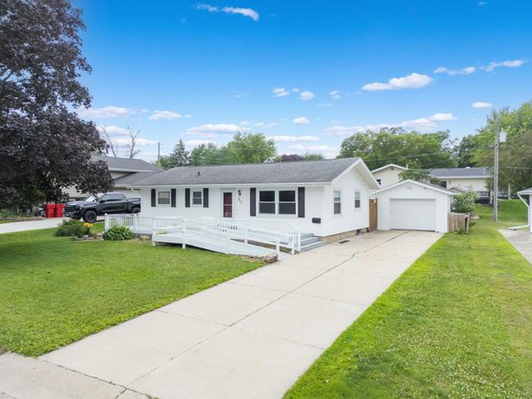 511 6th Street NE, Stewartville, MN 55976
