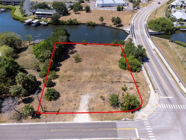 601 FLAMINGO DRIVE , APOLLO BEACH, FL 33572