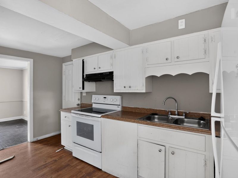 208 S James Road , Columbus, OH 43230 Photo 6