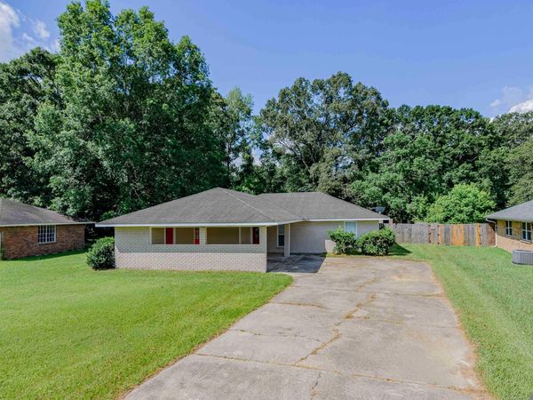 10741 Carmel Dr, Central, LA 70818