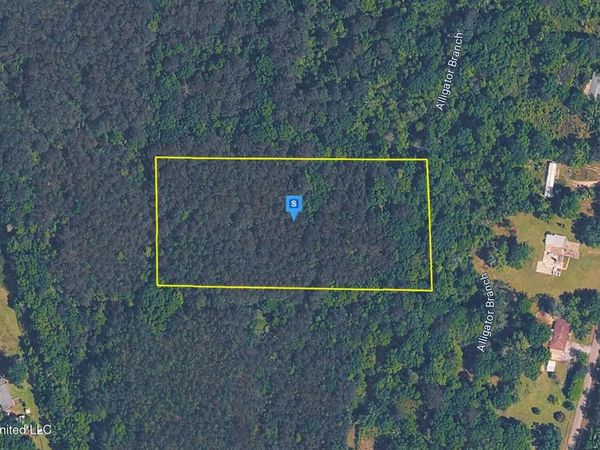 265 J J Holcomb Road, Picayune, MS 39466