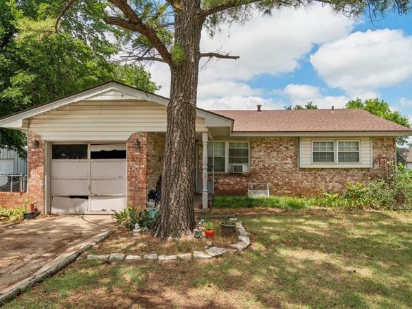 2012 W Logan Avenue, Guthrie, OK 73044