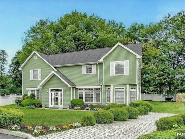 8 Mary Court, MAHWAH, NJ 07430