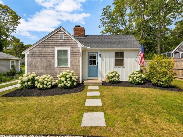 25 Lake Rd E, Yarmouth, MA 02673