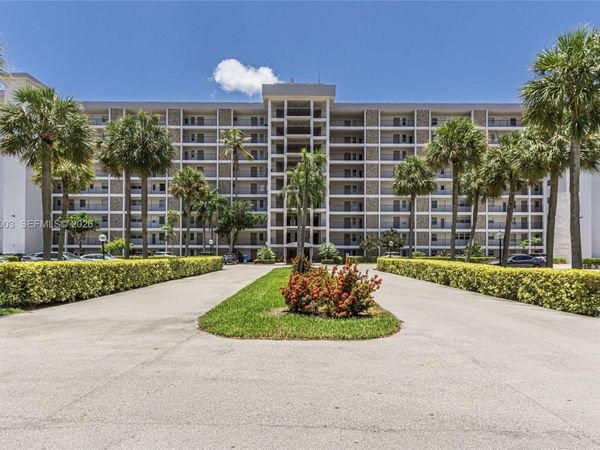 3150 N Palm Aire Dr , Unit 705, Pompano Beach, FL 33069
