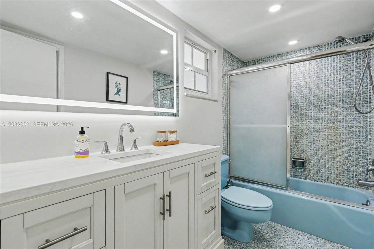 3150 N Palm Aire Dr , Unit 705, Pompano Beach, FL 33069 Photo