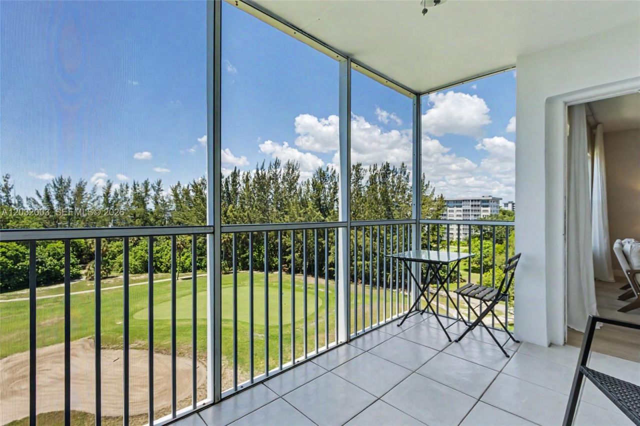 3150 N Palm Aire Dr , Unit 705, Pompano Beach, FL 33069 Photo