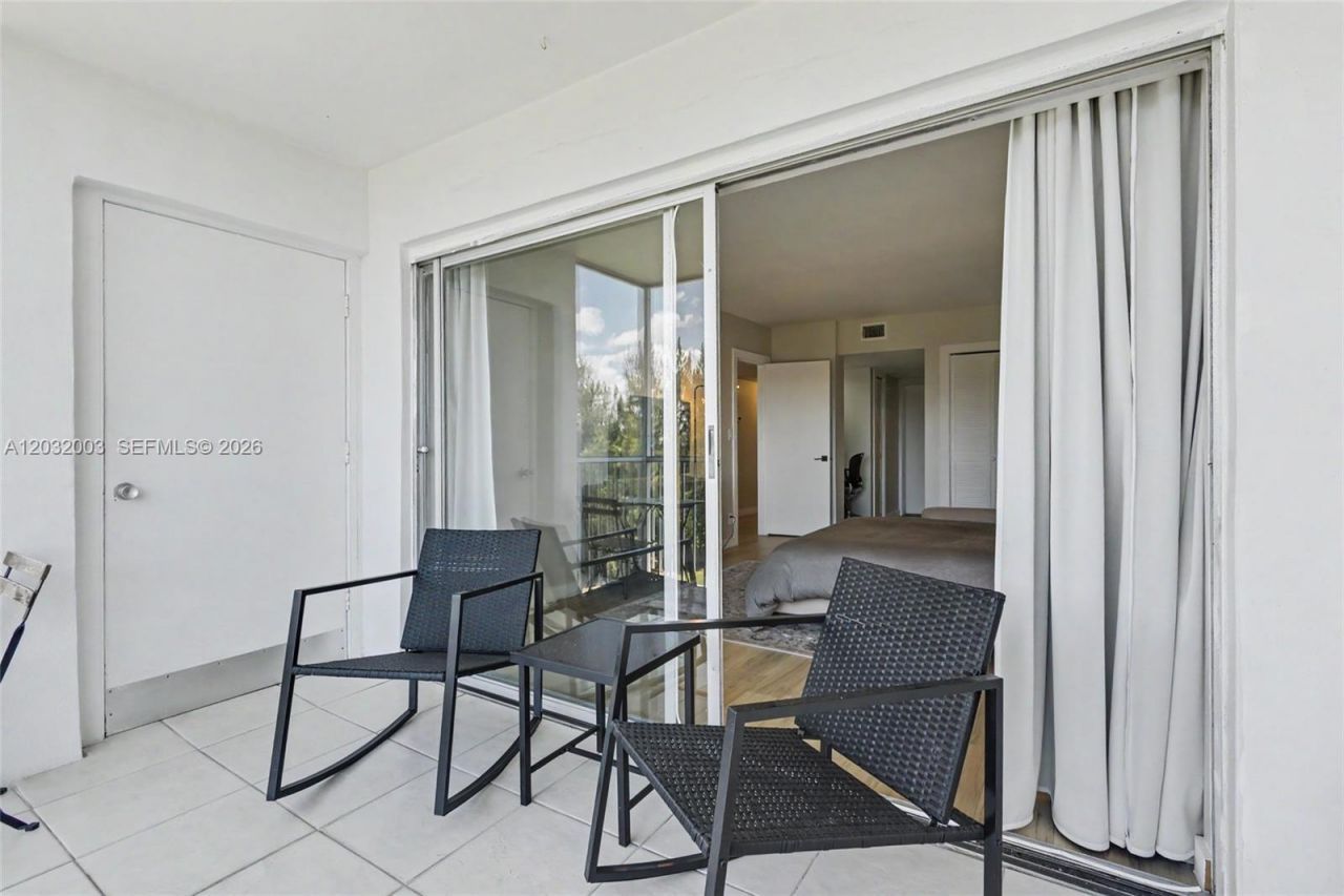 3150 N Palm Aire Dr , Unit 705, Pompano Beach, FL 33069 Photo