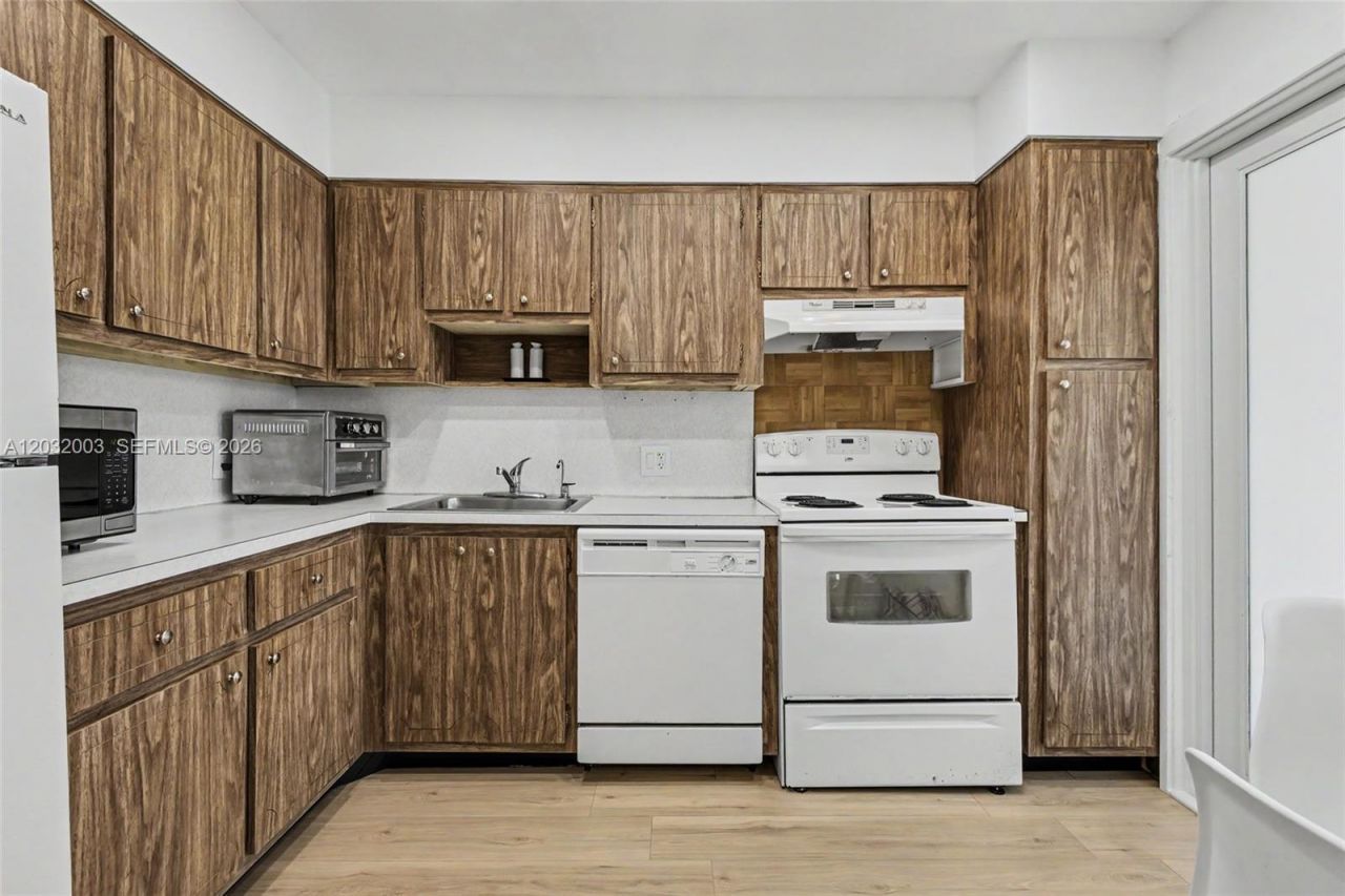 3150 N Palm Aire Dr , Unit 705, Pompano Beach, FL 33069 Photo