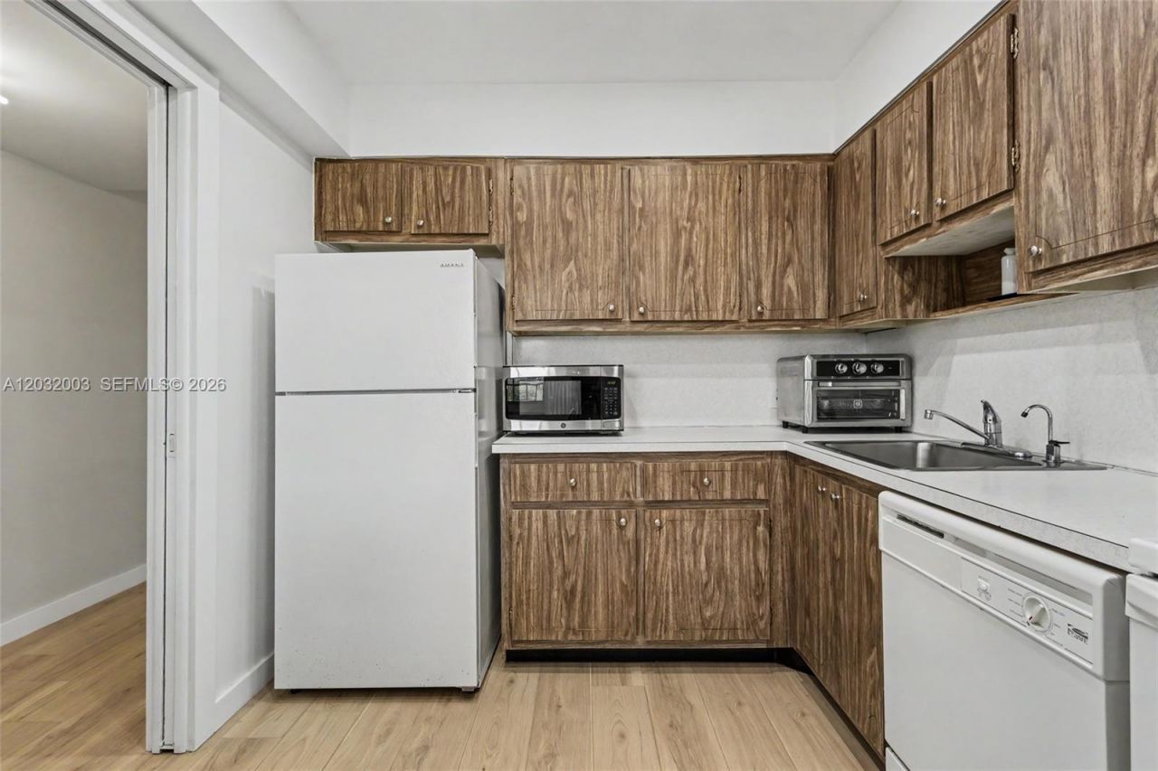 3150 N Palm Aire Dr , Unit 705, Pompano Beach, FL 33069 Photo