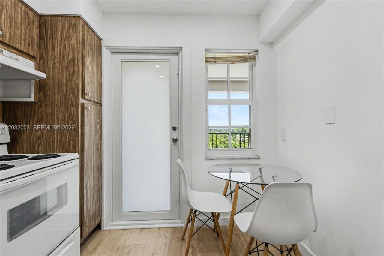 3150 N Palm Aire Dr , Unit 705, Pompano Beach, FL 33069 Photo