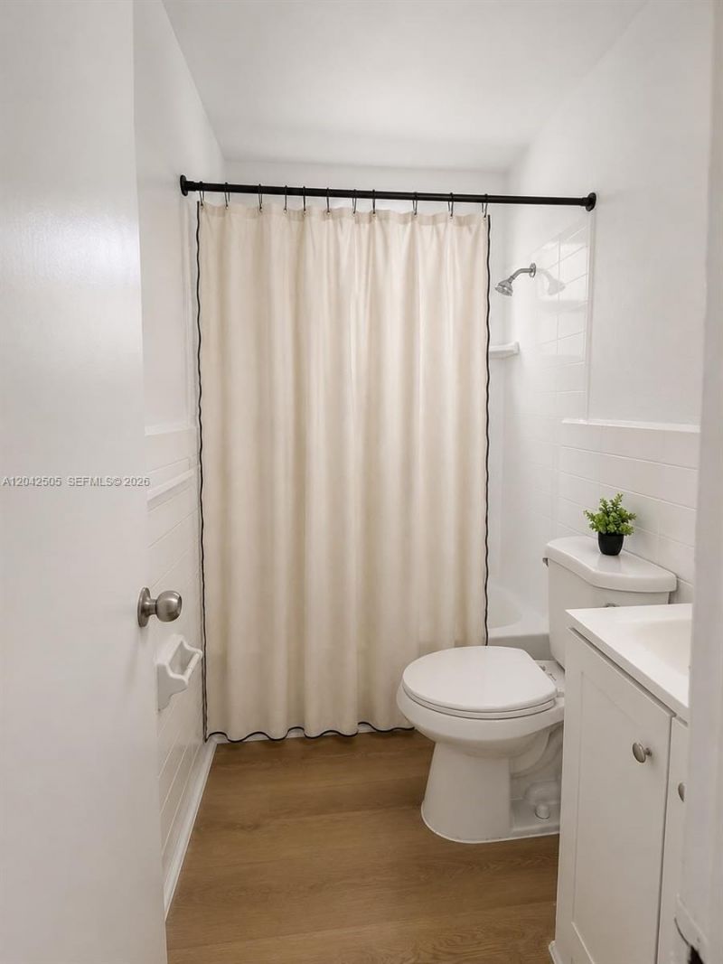 1021 NW 5th St , Unit 6, Miami, FL 33128 Photo