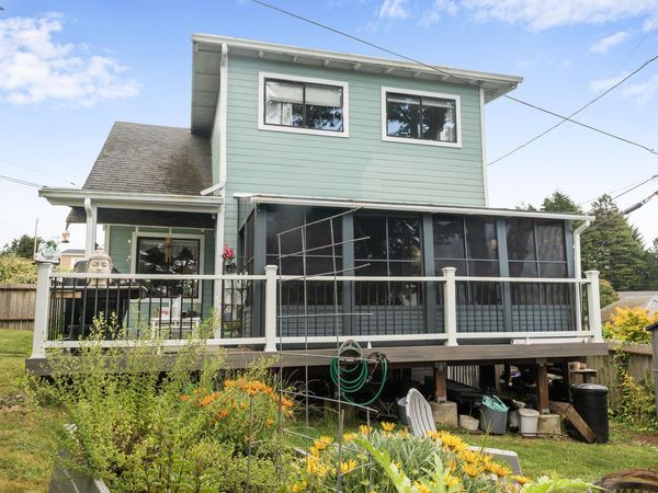 741 Pacific Avenue, Brookings, OR 97415