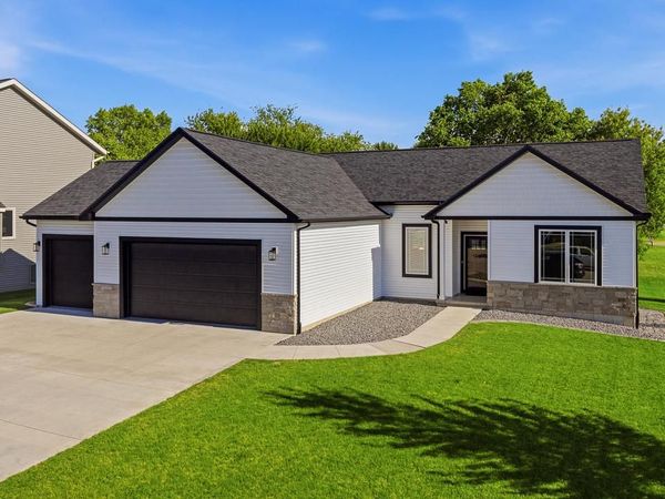 1291 Carolyn BOULEVARD, Mayville, WI 53050