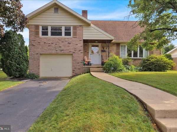 1116 DOGWOOD DRIVE, READING, PA 19609