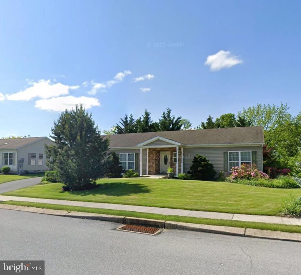 8 MADELEINE DR , MYERSTOWN, PA 17067
