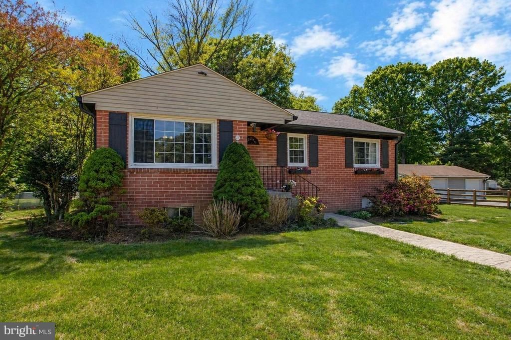 24 ROBSHIRE MANOR ROAD , HUNTINGTOWN, MD 20639