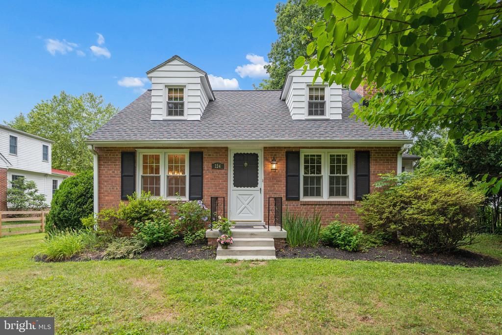 124 CHESTNUT AVENUE, WASHINGTON GROVE, MD 20880