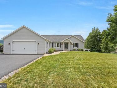 38 WHITETAIL CIRCLE , MILL HALL, PA 17751