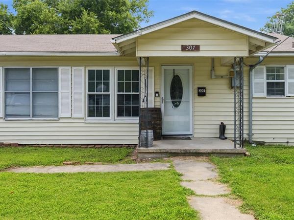 307 W Goddard Street, West, TX 76691