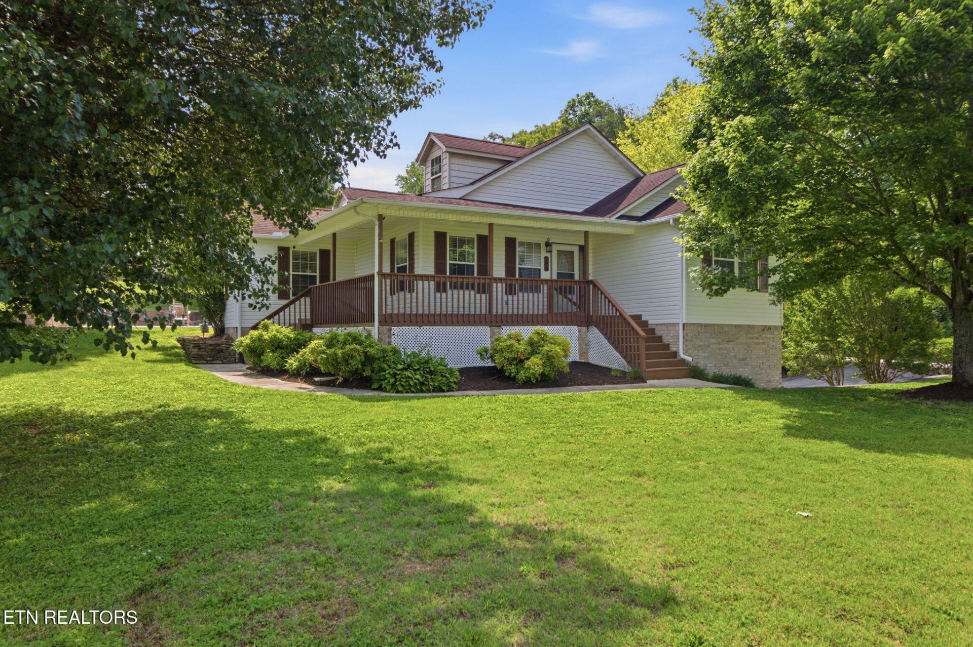 708 New Clear Branch Rd, Rocky Top, TN 37769 Main Photo