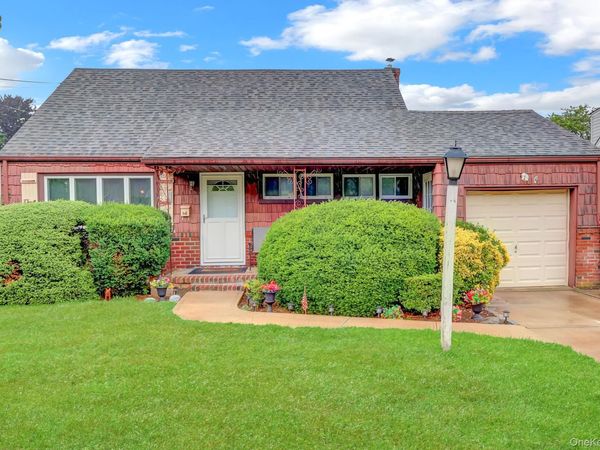 69 Greenwood Drive , North Babylon, NY 11703