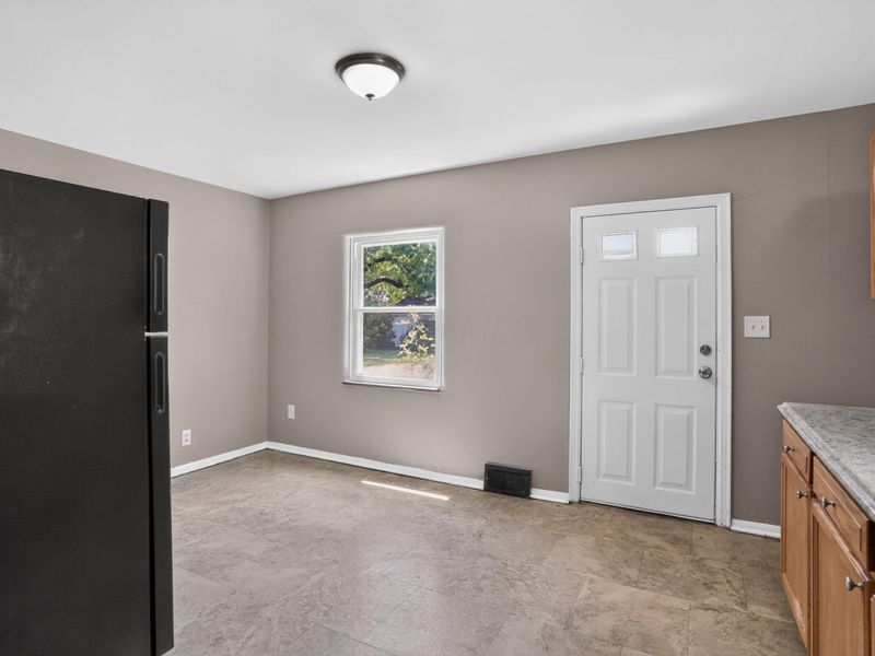 3239 Maize Road , Columbus, OH 43224 Photo 11