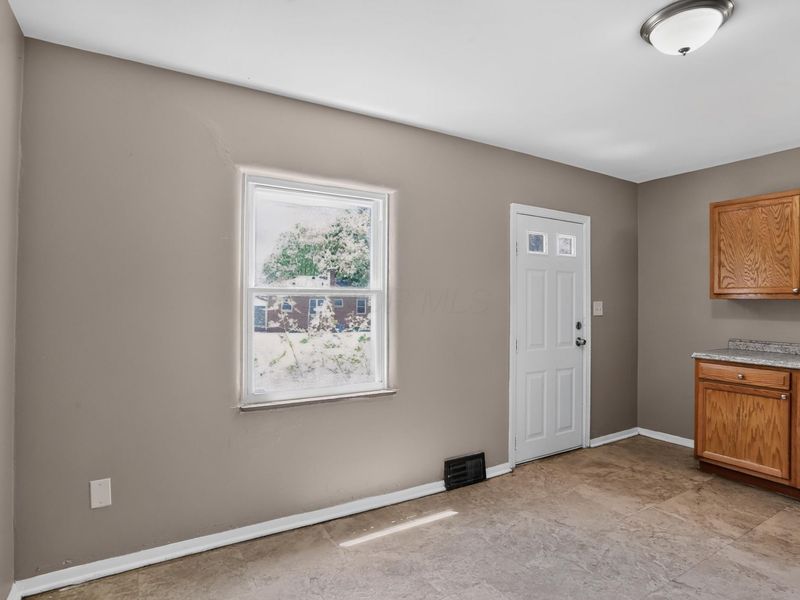 3239 Maize Road , Columbus, OH 43224 Photo 13