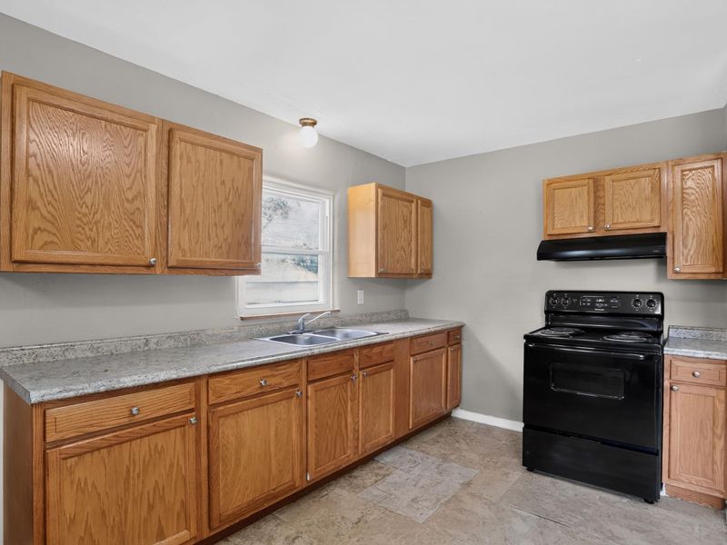 3239 Maize Road , Columbus, OH 43224 Photo 9