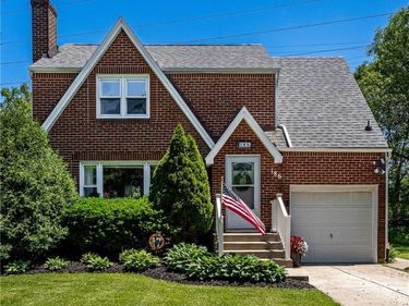 186 Ridgewood Dr, Amherst, NY 14226