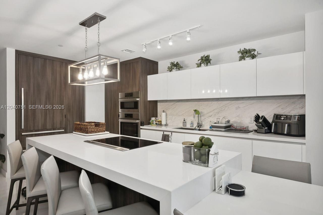 851 NE 1st Ave , Unit 1711, Miami, FL 33132 Photo