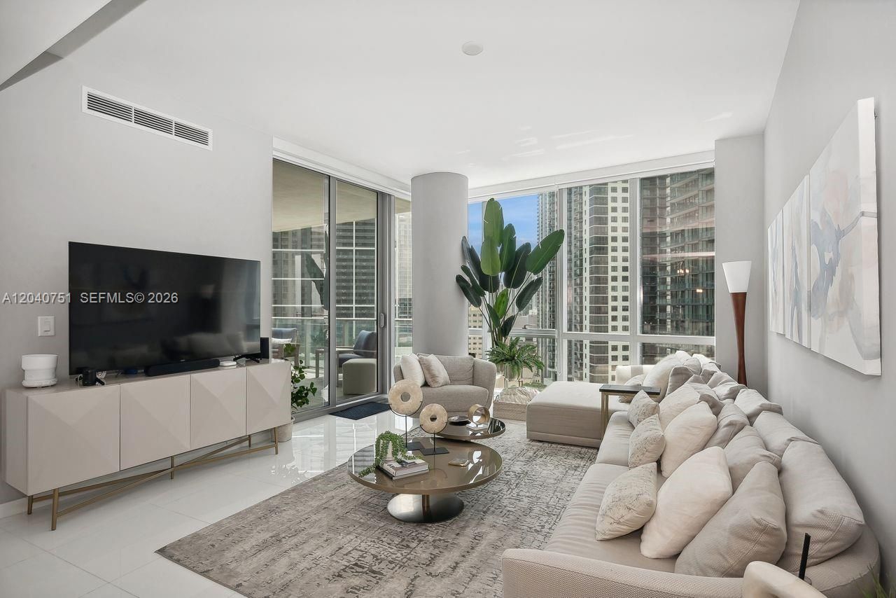 851 NE 1st Ave , Unit 1711, Miami, FL 33132 Photo