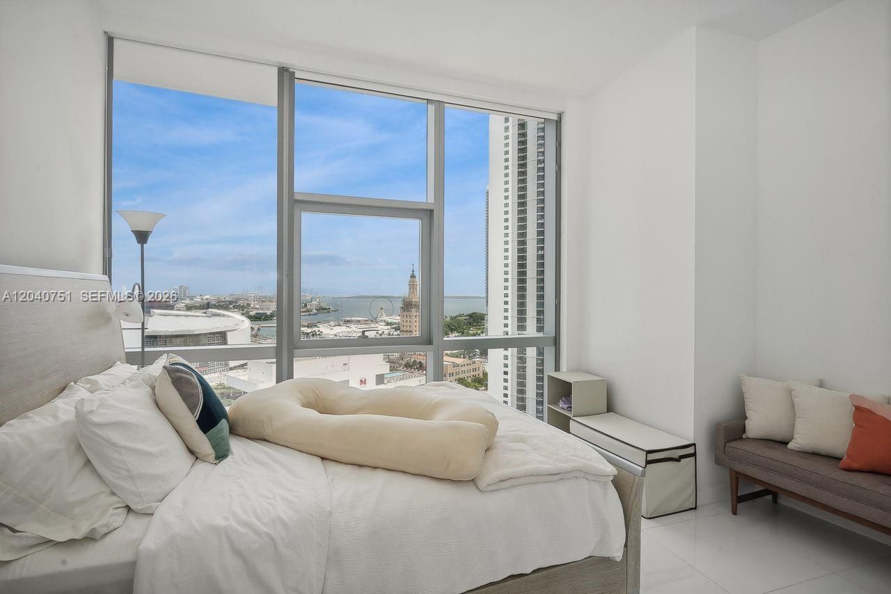 851 NE 1st Ave , Unit 1711, Miami, FL 33132 Photo