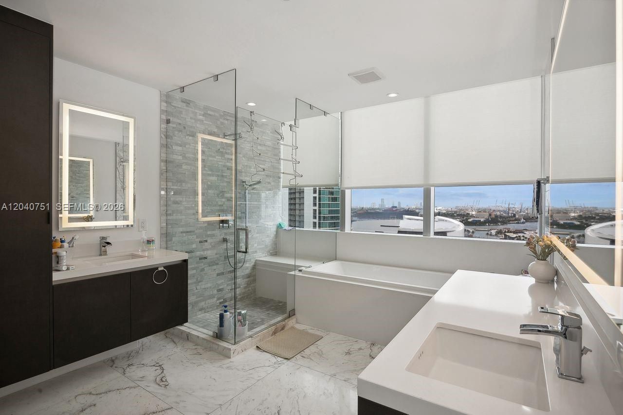 851 NE 1st Ave , Unit 1711, Miami, FL 33132 Photo