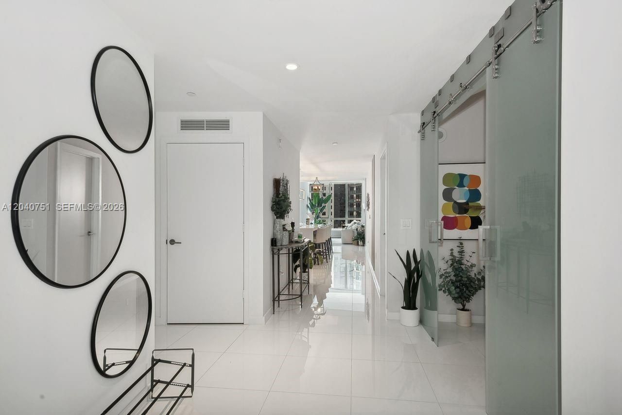 851 NE 1st Ave , Unit 1711, Miami, FL 33132 Photo