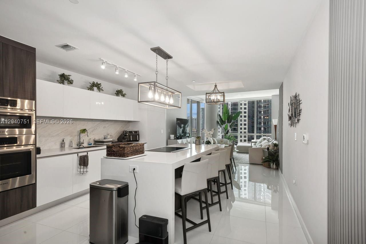 851 NE 1st Ave , Unit 1711, Miami, FL 33132 Photo