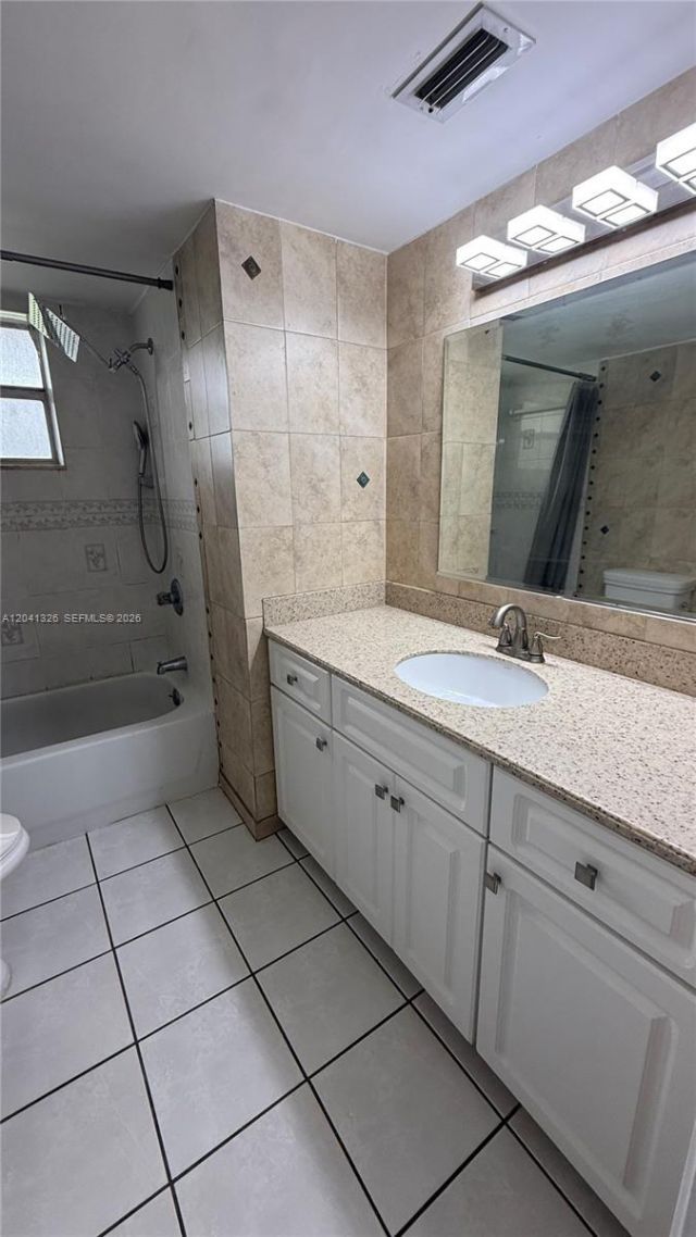 1770 NE 191st St , Unit 114-1, Miami, FL 33179 Photo