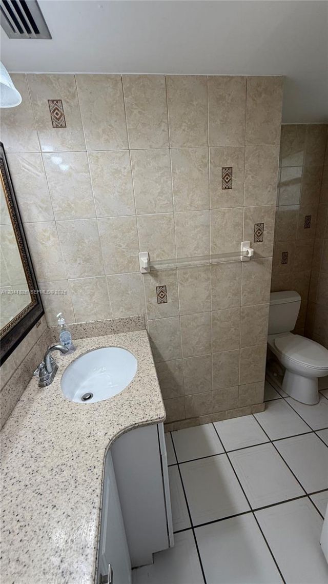 1770 NE 191st St , Unit 114-1, Miami, FL 33179 Photo